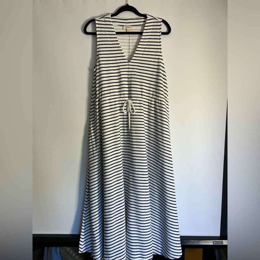 HAVEN WELL WITHIN MADE IN VIETNAM NAVY/OFF WHITE STRIPED SLEEVELESS DRESS MEDIUM